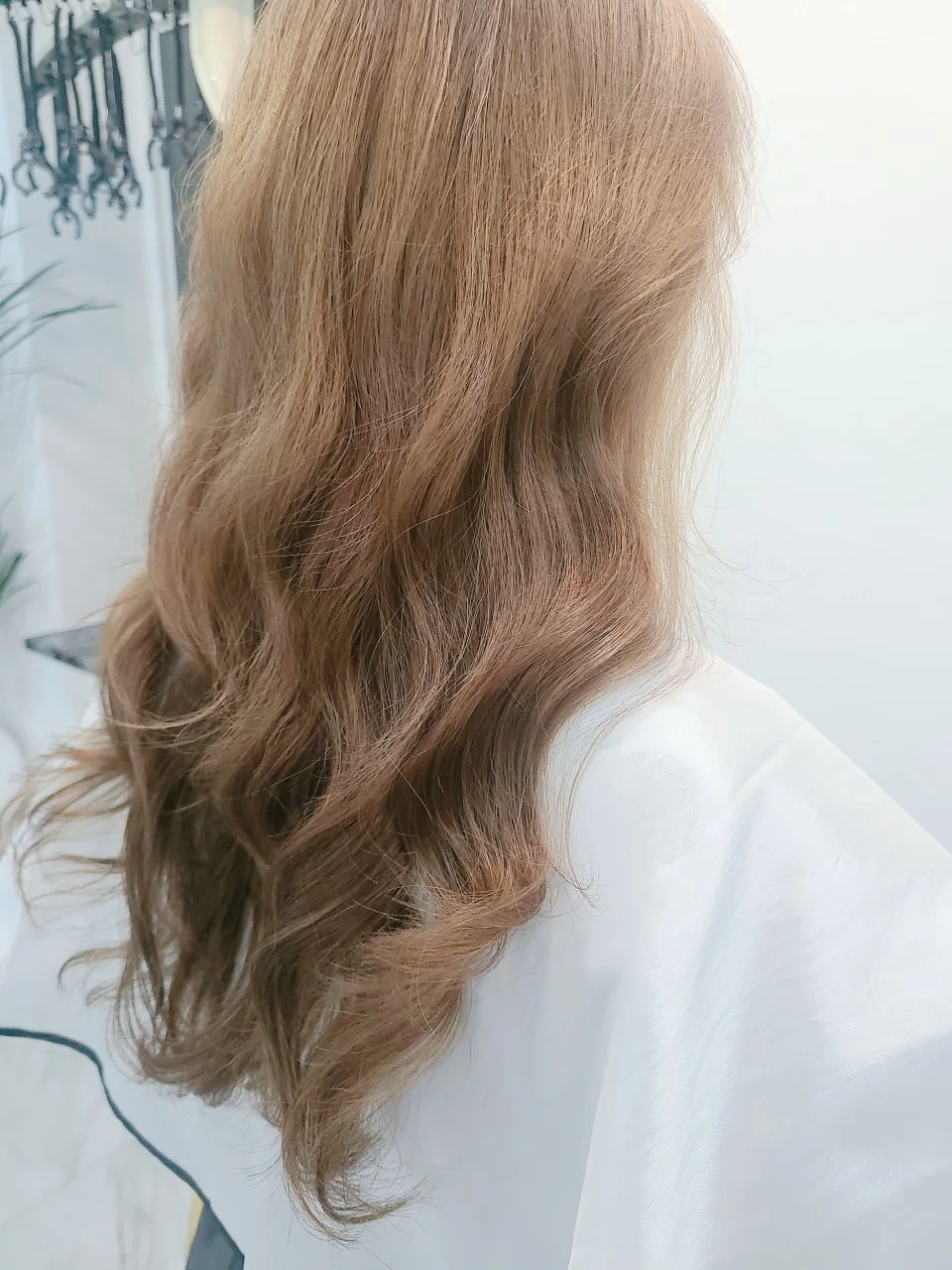 자연스러운 브라운 웨이브 디자인